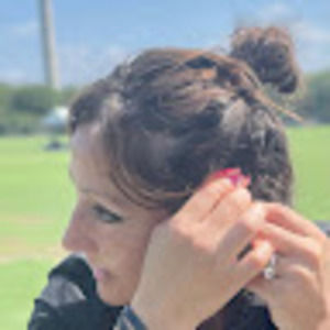 Meet your Posher, Mona